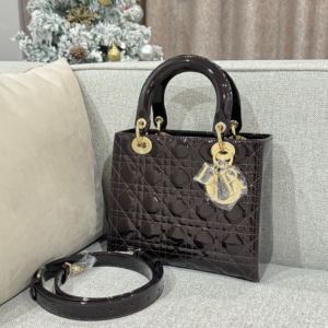 52 dior شنطة