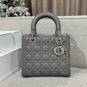 54 dior شنطة