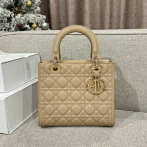 56 dior شنطة