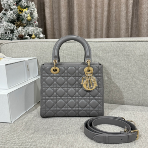 62 dior شنطة