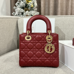 72 dior شنطة