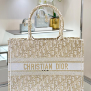 103 dior شنطة