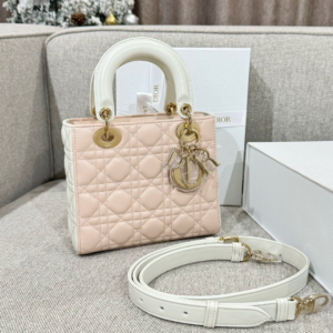 73 dior شنطة