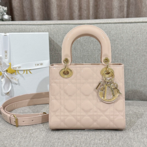 82 dior شنطة