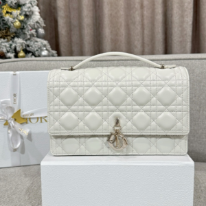 شنطة نسائية dior 32