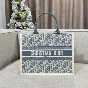 114 dior شنطة