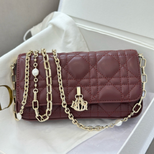 شنطة نسائية dior 34