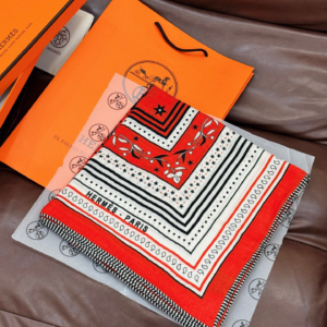 louis vuitton اسكارف