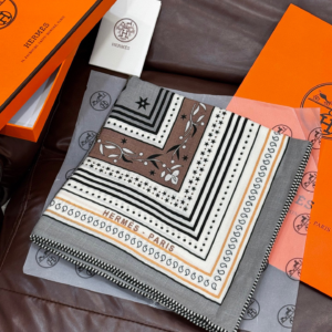 louis vuitton اسكارف