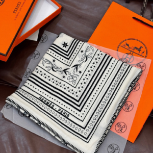 louis vuitton اسكارف