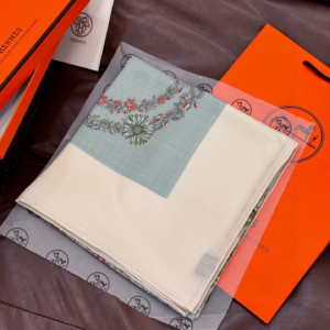louis vuitton اسكارف