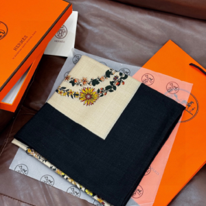 louis vuitton اسكارف