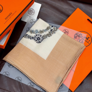 louis vuitton اسكارف