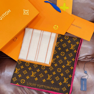 louis vuitton اسكارف