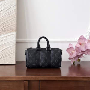 557 louis vuitton شنطة