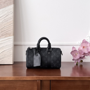 556 louis vuitton شنطة