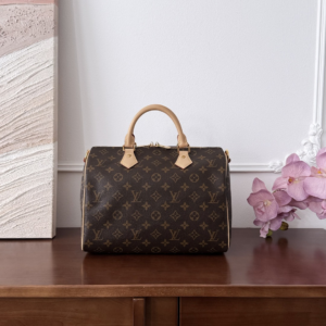 554 louis vuitton شنطة