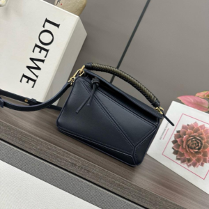 loewe شنطة