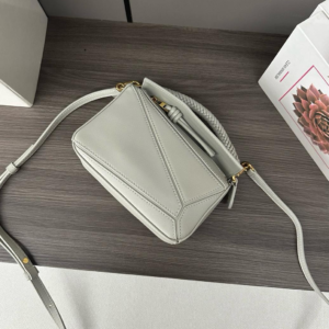 loewe شنطة