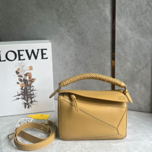 loewe شنطة