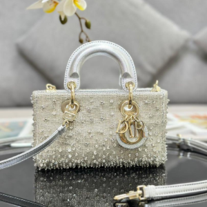 dior شنطة