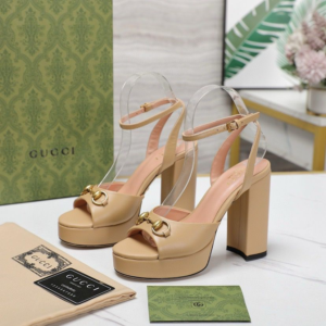 Gucci حذاء 
