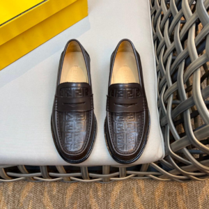 fendi حذاء 