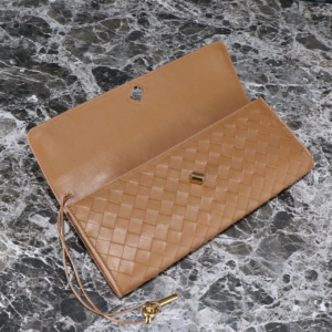 bottega veneta شنطة