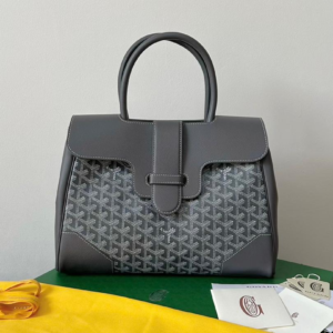goyard شنطة