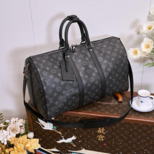 louis vuitton شنطة