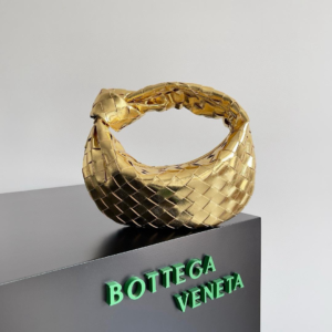 bottega veneta شنطة 