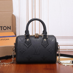 Louis Vuitton شنطة 