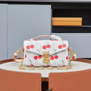 louis vuitton شنطة 