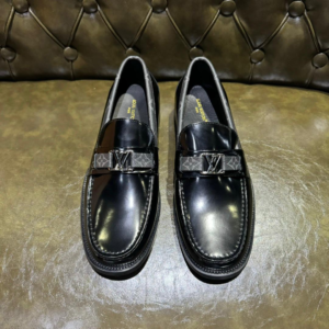louis vuitton حذاء 