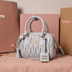 miu miu شنطة