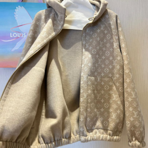 louis vuitton جاكيت 