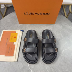 louis vuitton سليبر 