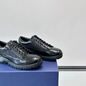 dior حذاء 