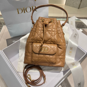 dior شنطة نسائية