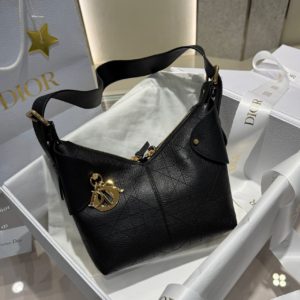 dior شنطة نسائية