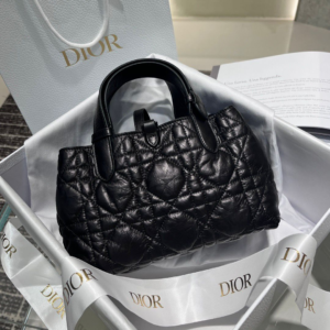 dior شنطة نسائية