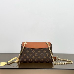 louis vuitton شنطة نسائية