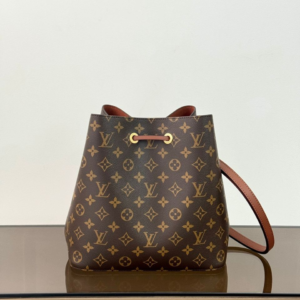 louis vuitton شنطة نسائية