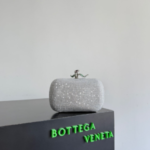 bottega veneta شنطة نسائية