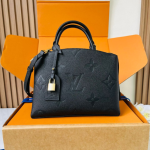 louis vuitton شنطة نسائية