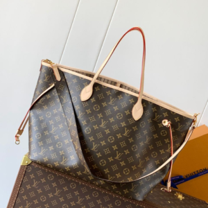 louis vuitton شنطة نسائية