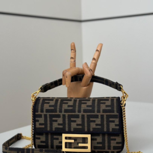fendi شنطة نسائية