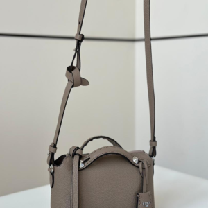 fendi شنطة نسائية