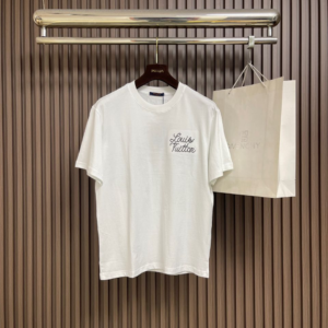 louis vuitton تيشيرت