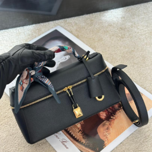 loro piana شنطة نسائية